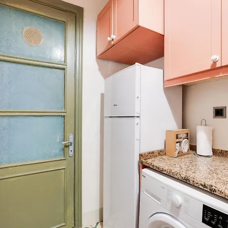 Cozy Flat With Balcony 5 Min To Galata Tower 伊斯坦布尔