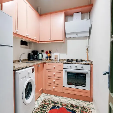 Cozy Flat With Balcony 5 Min To Galata Tower 아파트 이스탄불