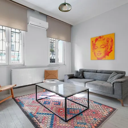 아파트 Cozy Flat With Balcony 5 Min To Galata Tower 이스탄불